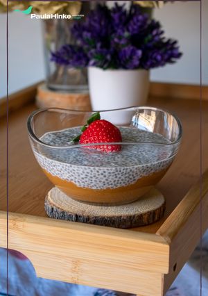 Una foto de Bol de chía con crema de cacahuetes y frutos rojos 🍓