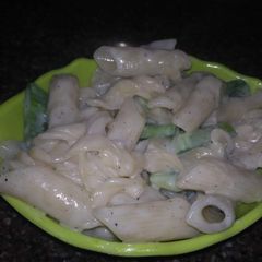 A picture of White sauce pasta.