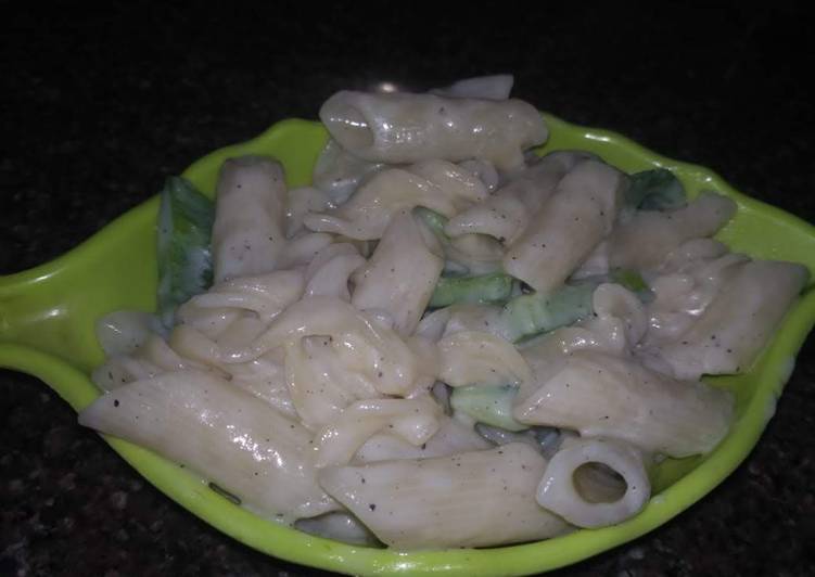 White sauce pasta