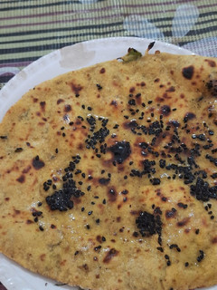 નાન રોટી (Naan Roti Recipe In Gujarati) રેસીપી મુખ્ય ફોટો