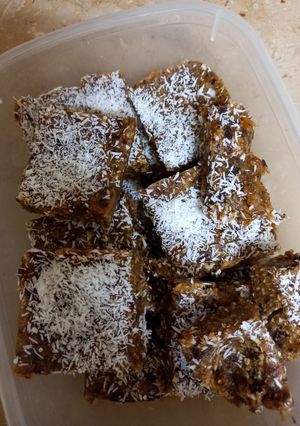 A picture of Khajoor ki mithai.