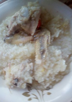 Una foto de Pollo con arroz blando