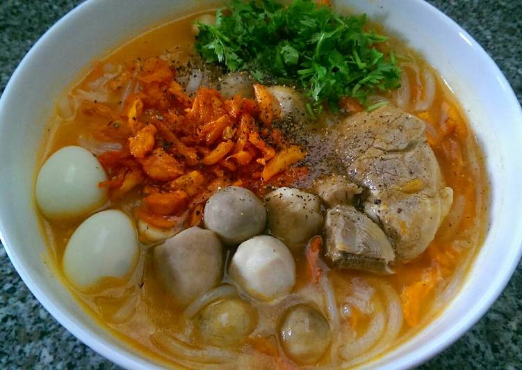 Bánh Canh Cua Giò Heo