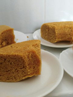Una foto de Bizcocho esponjoso de gofio y naranja sin horno