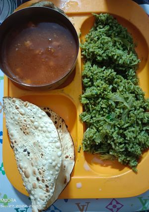 પાલક પુલાવ (Palak Pulao Recipe In Gujarati) રેસીપી મુખ્ય ફોટો