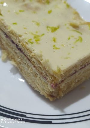 Una foto de Postre de limón y fresa