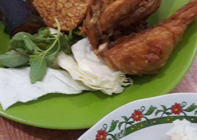 Ayam goreng lalapan