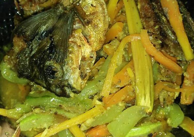 Ikan bawal bumbu acar