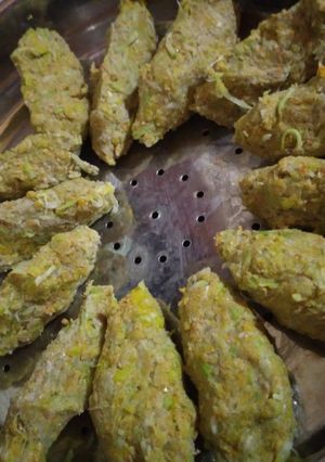 દુધી ના મુઠીયા (Dudhi Na Muthiya Recipe in Gujarati) રેસીપી મુખ્ય ફોટો