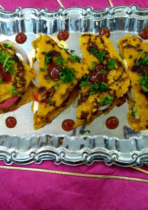 A picture of Chilla Sandwich.