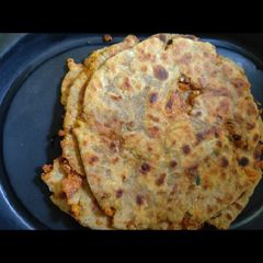 A picture of Onion paratha.