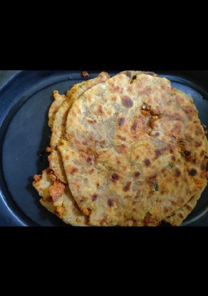 A picture of Onion paratha.
