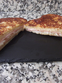 Una foto de Sándwich Montecristo