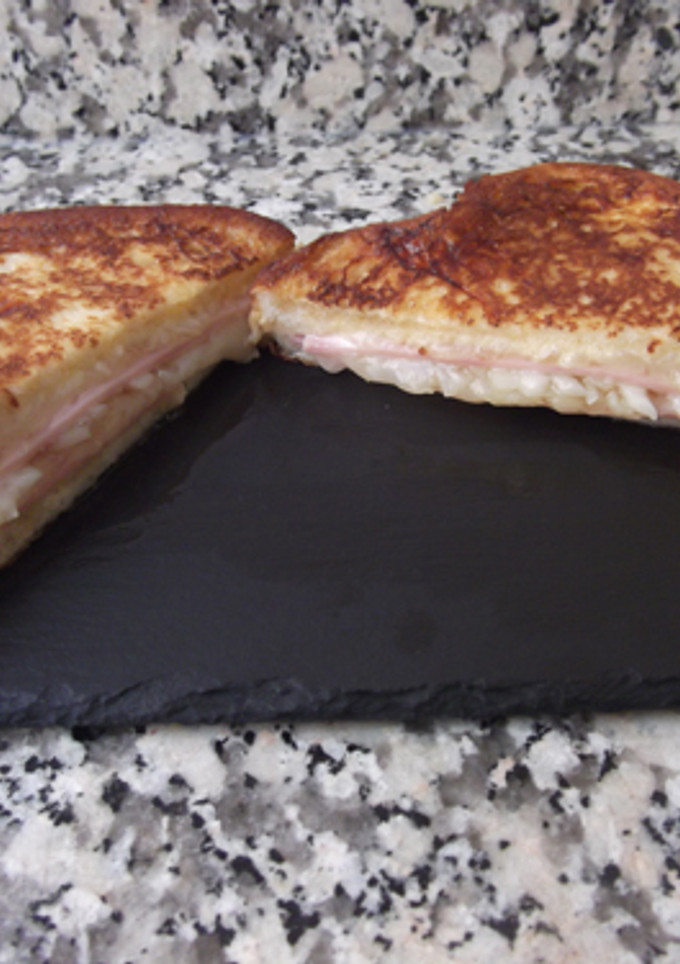 Una foto de Sándwich Montecristo