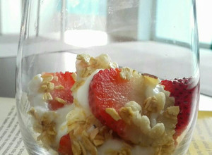 Una foto de Fresas con yogur