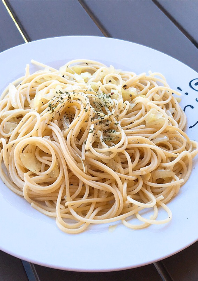 Una foto de Espaguetis con cebolla y aceite de oliva