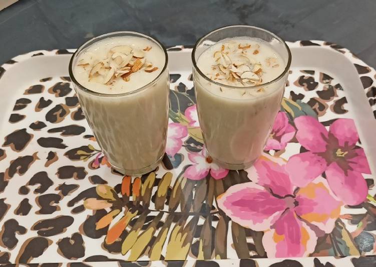 Steps to Make Speedy Banana Milkshake