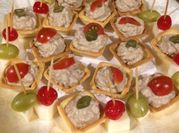 Una foto de canape alcaparras