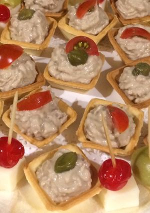 Una foto de Canapés de vitel tonne