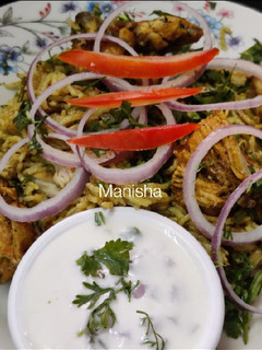 A picture of Chicken Biryani in Cooker.