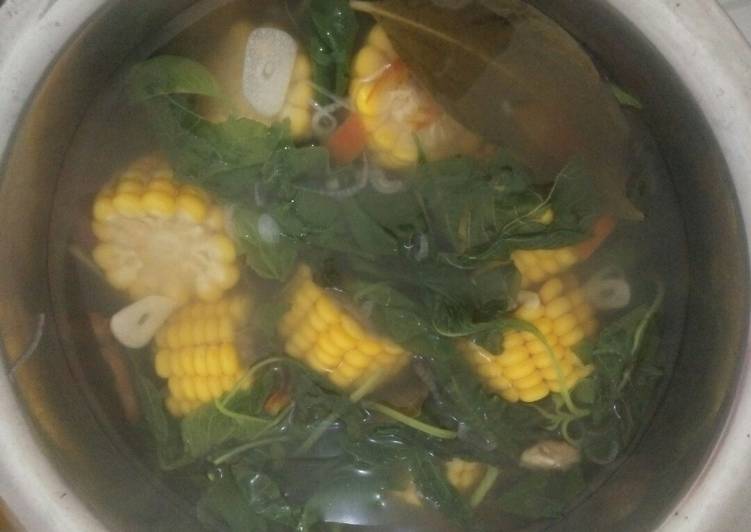 Resep Sayur Bening Bayam Jagung yang Enak Banget