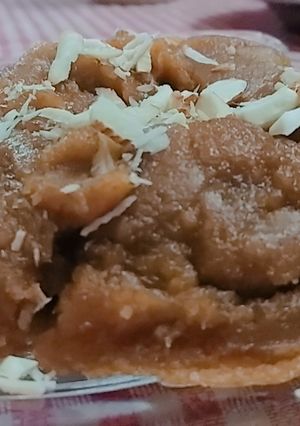 बेसन का हलवा (Besan ka halwa recipe in Hindi) रेसिपी मुख्य फोटो