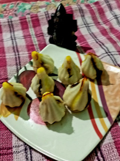 उकडी़चे रवा मोदक(ukadiche rava modak recipe in hindi) रेसिपी मुख्य फोटो