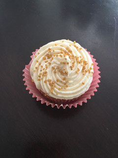 Una foto de Icing o frosting de vainilla y mantequilla (buttercream)