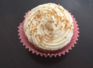 Una foto de Icing o frosting de vainilla y mantequilla (buttercream)