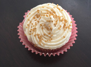 Una foto de Icing o frosting de vainilla y mantequilla (buttercream)