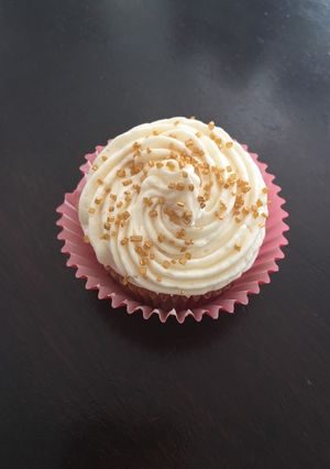 Una foto de Icing o frosting de vainilla y mantequilla (buttercream)