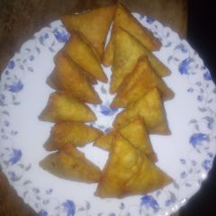 A picture of Samosa ndengu.