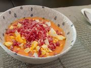 Una foto de salmorejo de mango