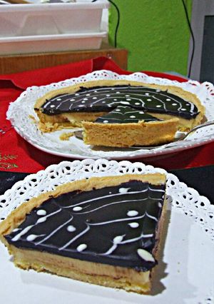 Hình của món Bánh Tart trứng phomai với ganache chocolate vị cam.