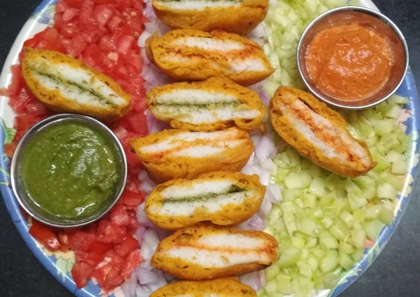 Idli sandwich pakoda