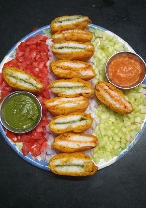 A picture of Idli sandwich pakoda.