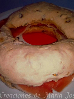 Una foto de Rosca de jamón en pan de pipas