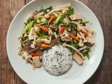 ผัดเห็ดรวมและเต้าหู้