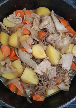 รูปของ หมูต้มมันฝรั่งเส้นบุก (肉じゃが)