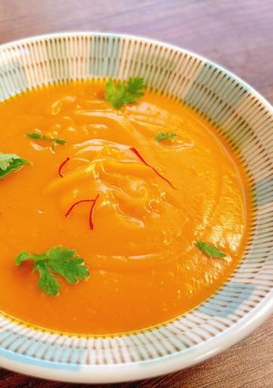 Hình của món Soup bí đỏ nghệ tây.