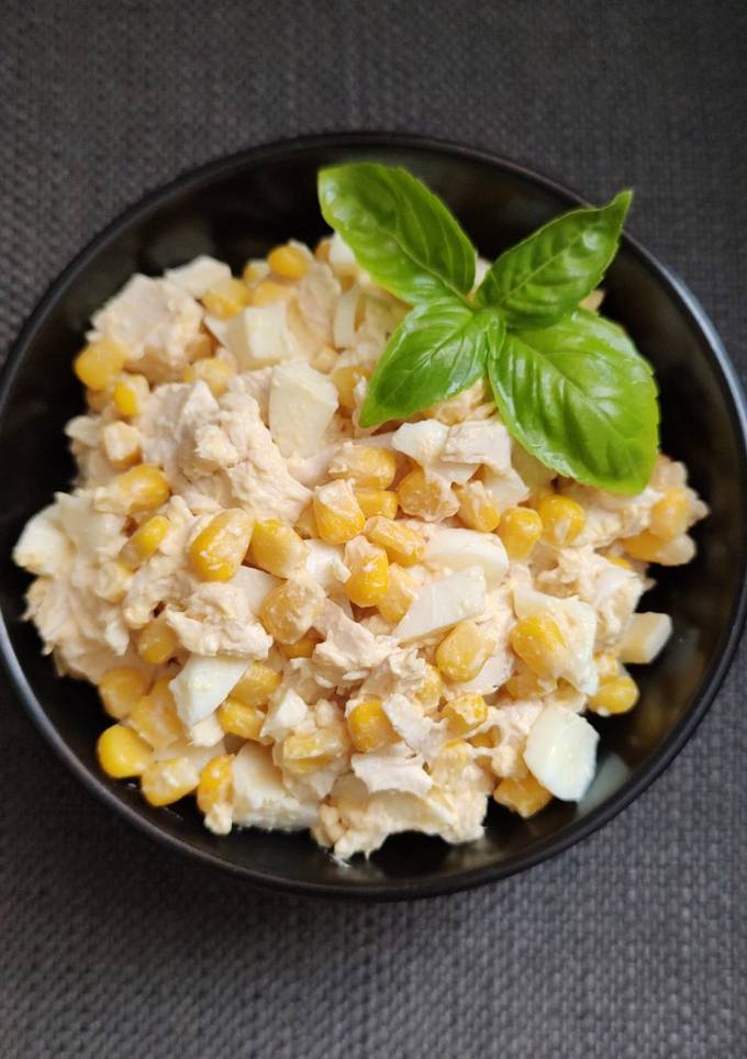 Салат з куркою та кукурудзою