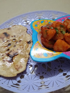 લસણીયા બટાકા (Lasaniya Bataka Recipe In Gujarati) રેસીપી મુખ્ય ફોટો