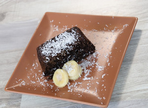 Una foto de Brownie fit chocolate - plátano - coco {FitKen}