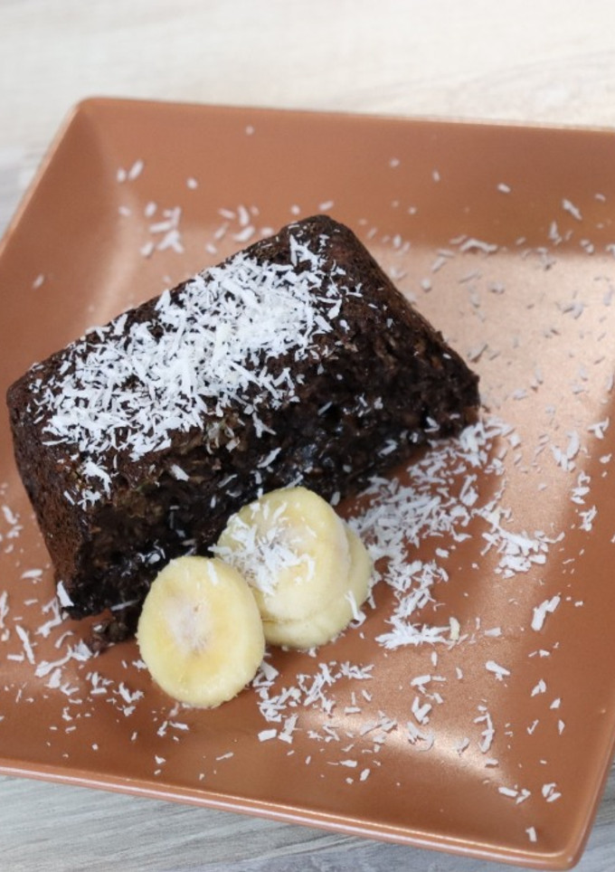 Una foto de Brownie fit chocolate - plátano - coco {FitKen}