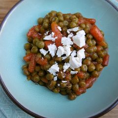 A picture of Veggie Stew with just Carrots & Peas in Tomato Sauce.