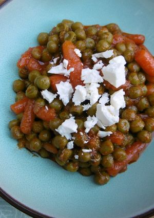 A picture of Veggie Stew with just Carrots & Peas in Tomato Sauce.