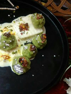 A picture of Paneer paan kalash in kesriya Rabdi.