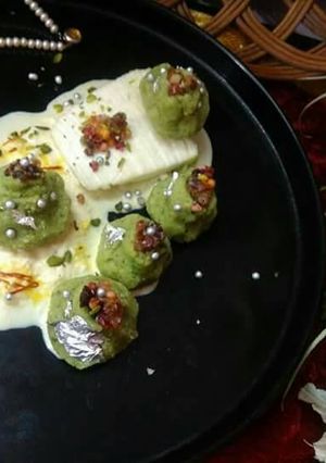 A picture of Paneer paan kalash in kesriya Rabdi.