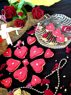 लिटिल हार्ट ब्रेड बर्फ़ी (Little heart bread barfi recipe in hindi) रेसिपी मुख्य फोटो
