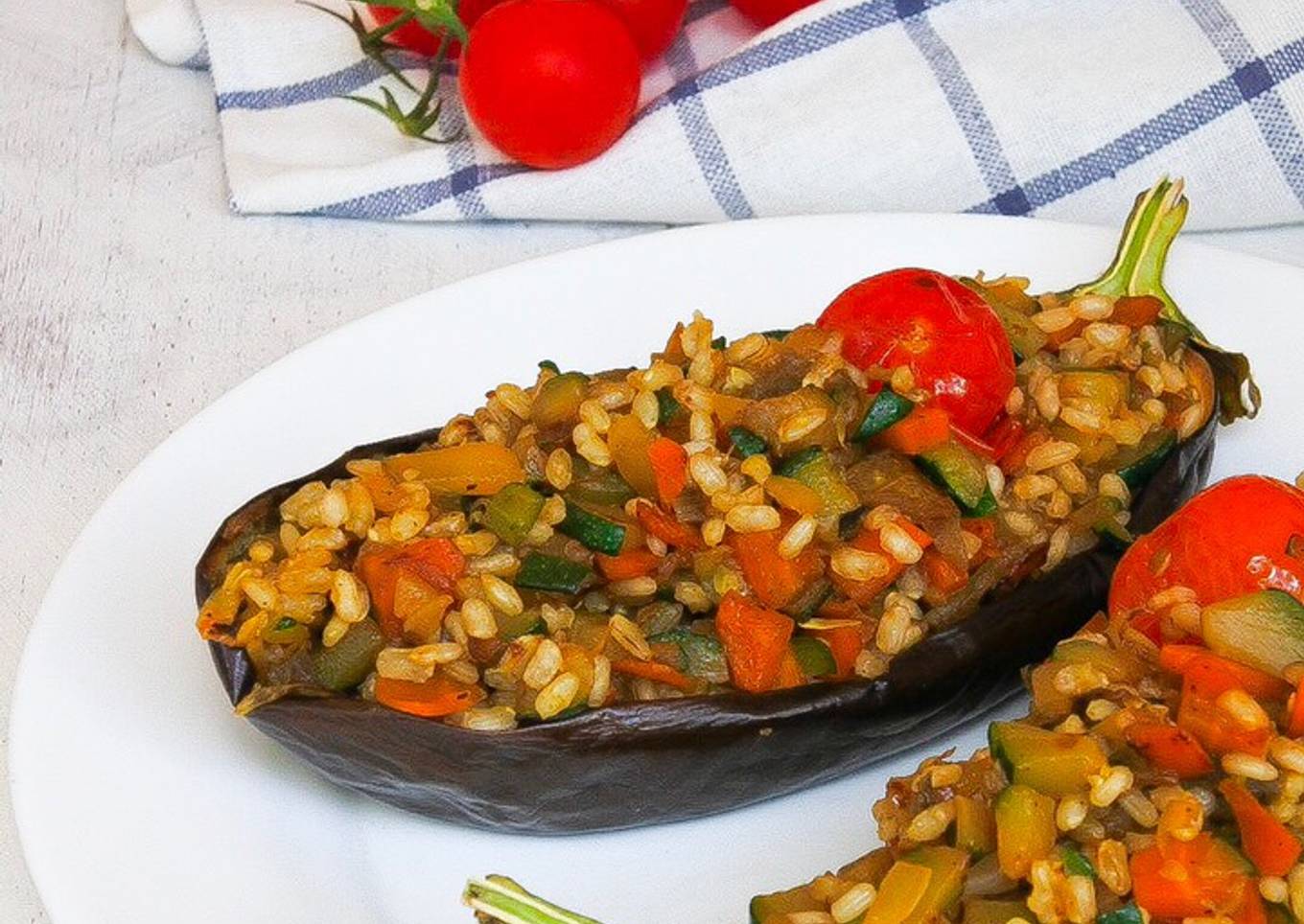 Berenjenas rellenas de arroz integral y verduras